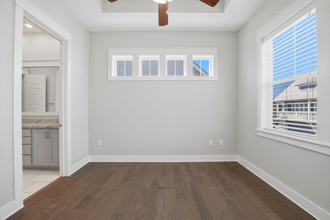 Building Photo - 26 E Pine Lands Lp