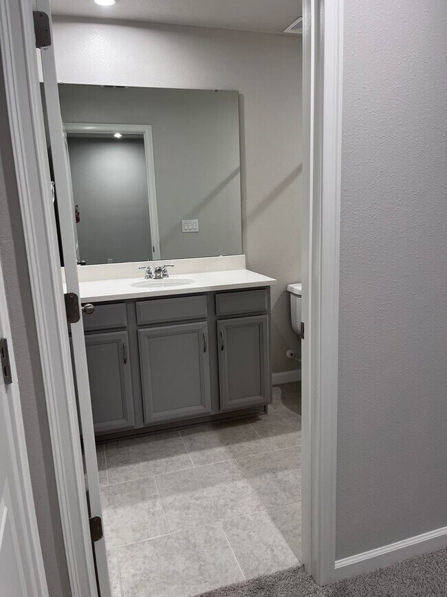 Building Photo - Beautiful 3 bedroom, 2.5 bathroom, 1 car garage townhouse for rent in Lutz!