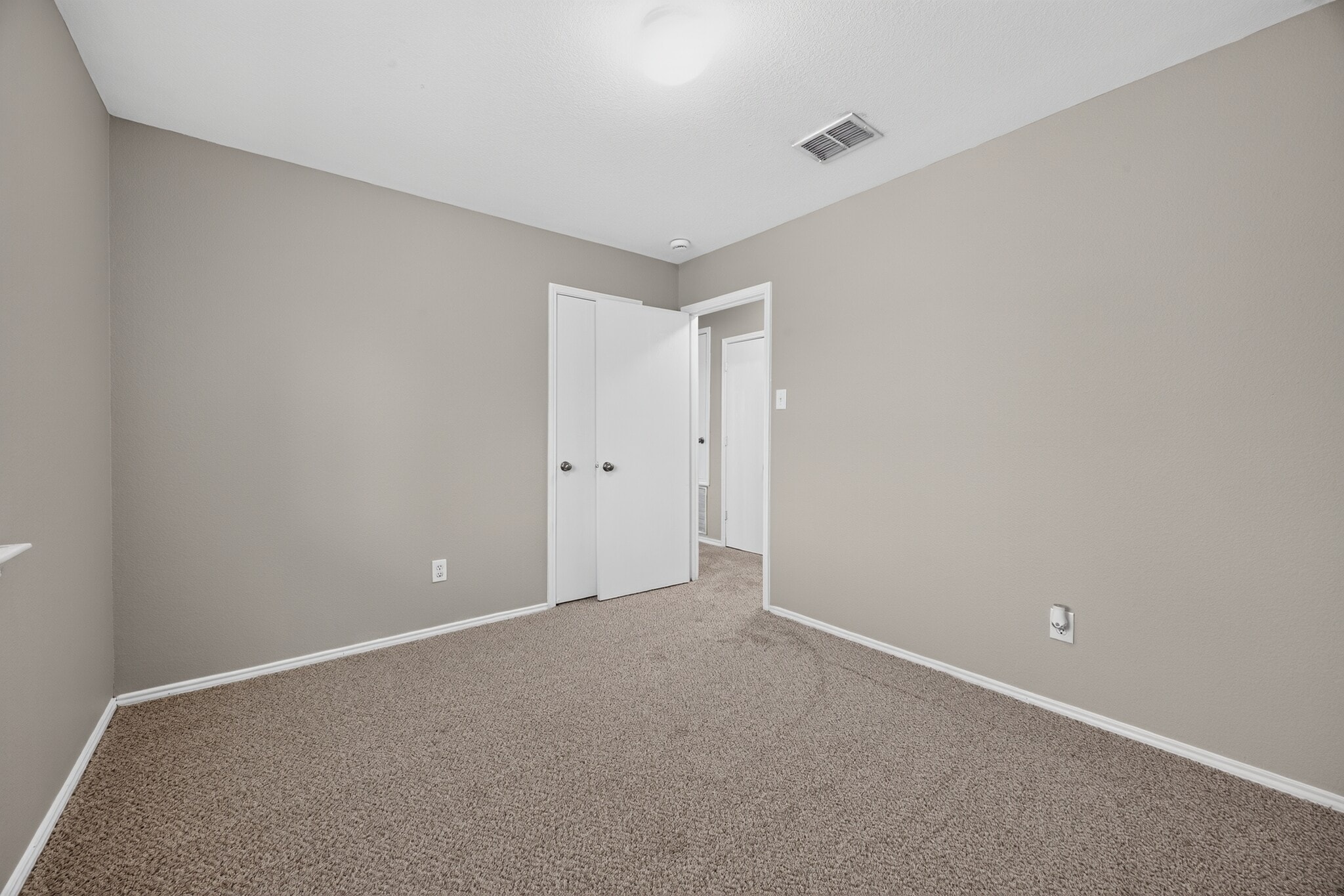 Building Photo - 1432 Oak Hollow Ln