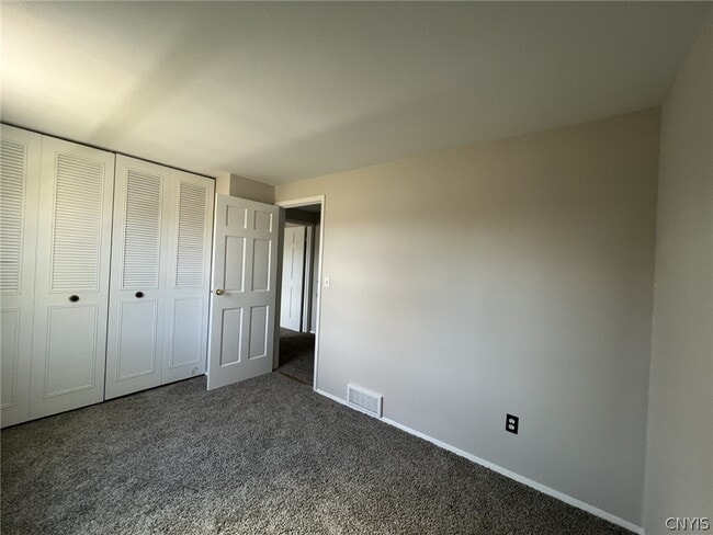 Building Photo - 10 Echodale Ave