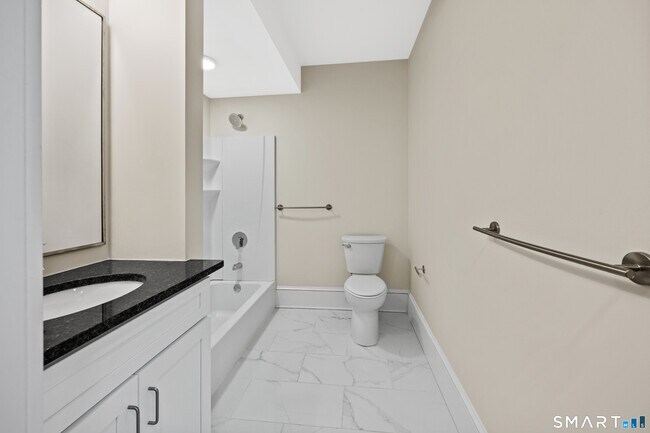 Building Photo - 1355 Main St