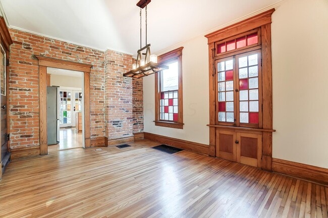 Building Photo - 557 S Grant Ave