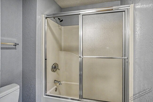 Building Photo - Spacious 3-Bedroom Home for Long-Term Lease in Hot Springs Village
