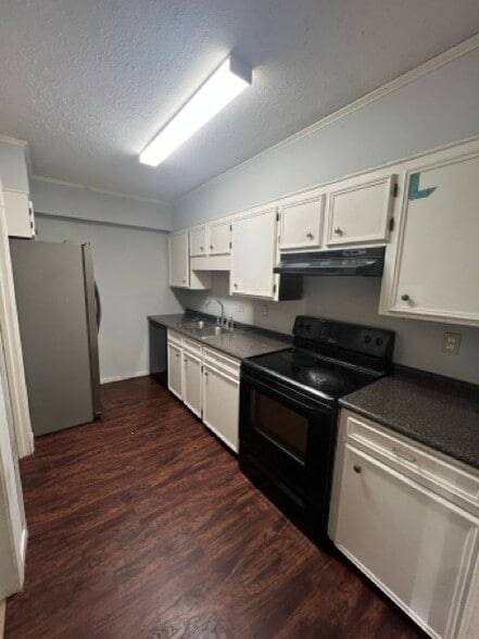 Building Photo - 562 Woodland Hills Pl