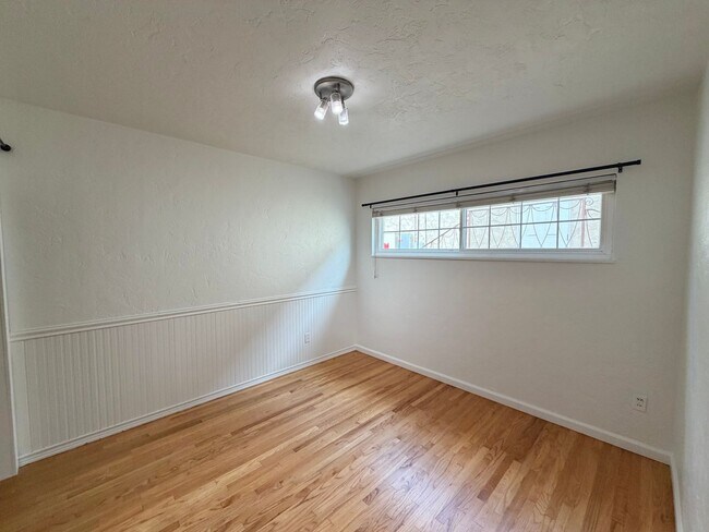 Building Photo - Spacious College Area Home with Garage and Backyard!