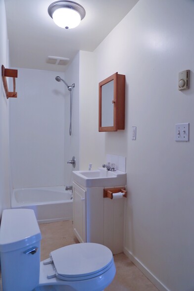 Primary Photo - 87 Christian St