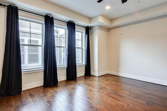 Building Photo - 720 N Shepherd Dr