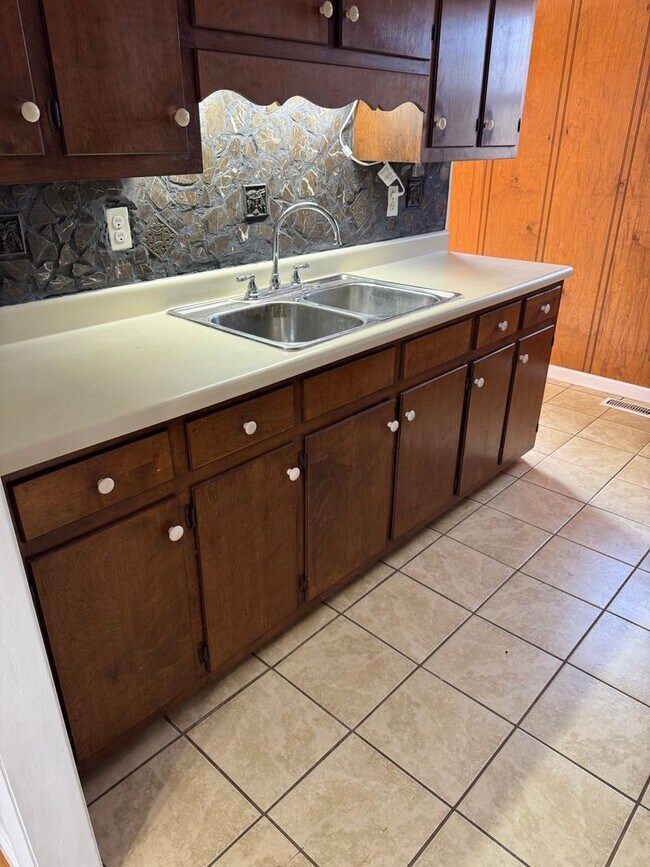 Building Photo - Spacious 4-Bedroom Rural Home on Private Acreage