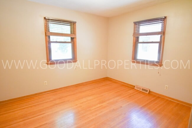 Building Photo - Charming 3 Bedroom, 2.5 Bath Ranch Style H...