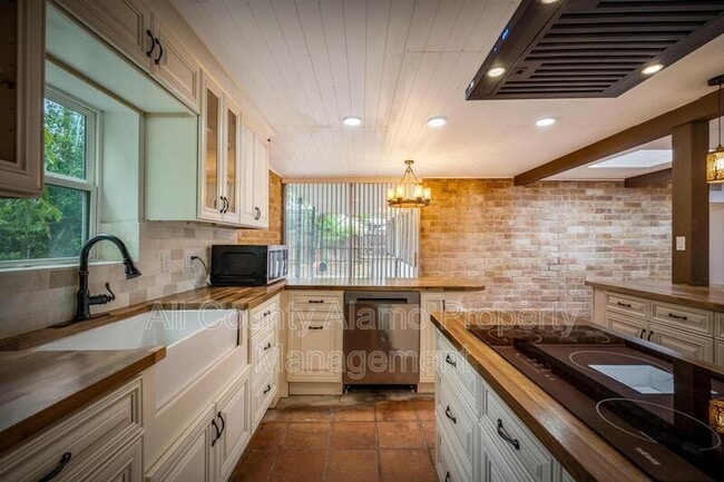 Building Photo - 211 Beechwood Ln