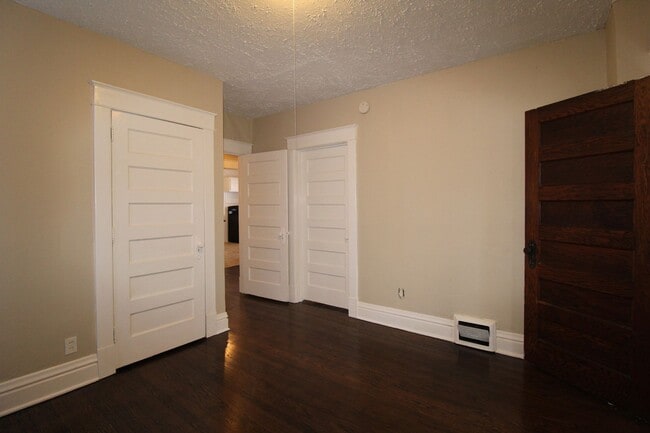 Building Photo - February FREE On This Spacious 2 Bedroom Duplex by KU MED