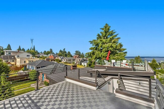 Building Photo - Air Conditioned Hilltop Gem w/ 360° Rooftop Ocean, Mountain and Skyline Views