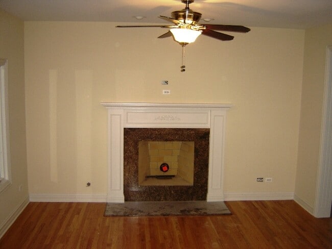 Building Photo - 217 W Quincy St