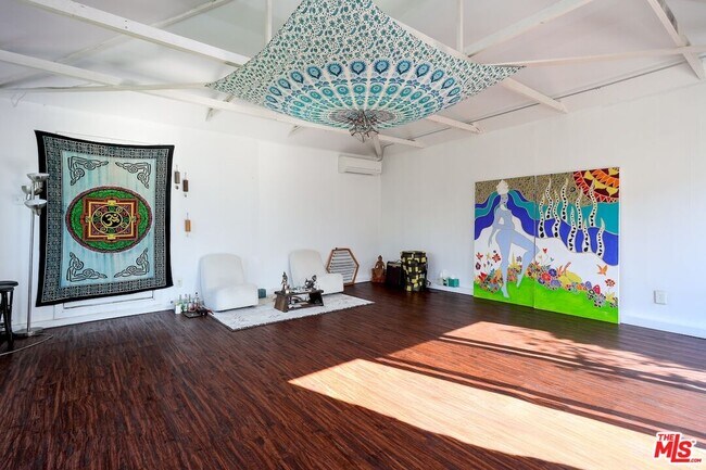 Building Photo - 5615 Wenlock St