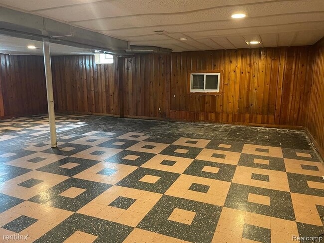 Building Photo - 3 br, 2.5 bath House - 22170 Harding St