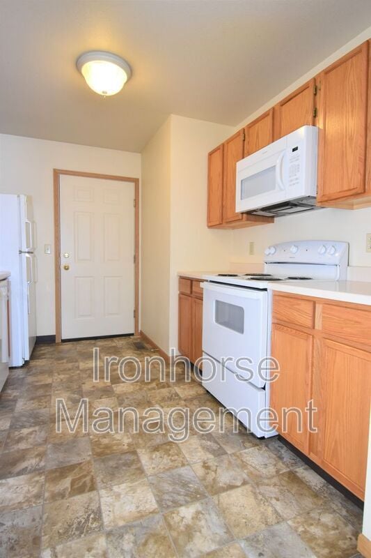 Building Photo - 2431 Wheeler Dr