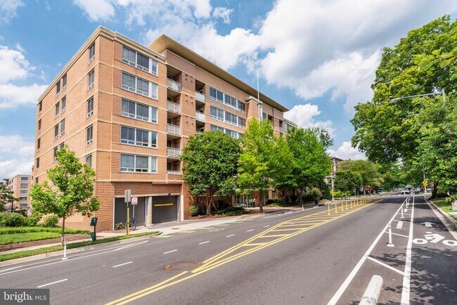 Building Photo - 355 I St SW
