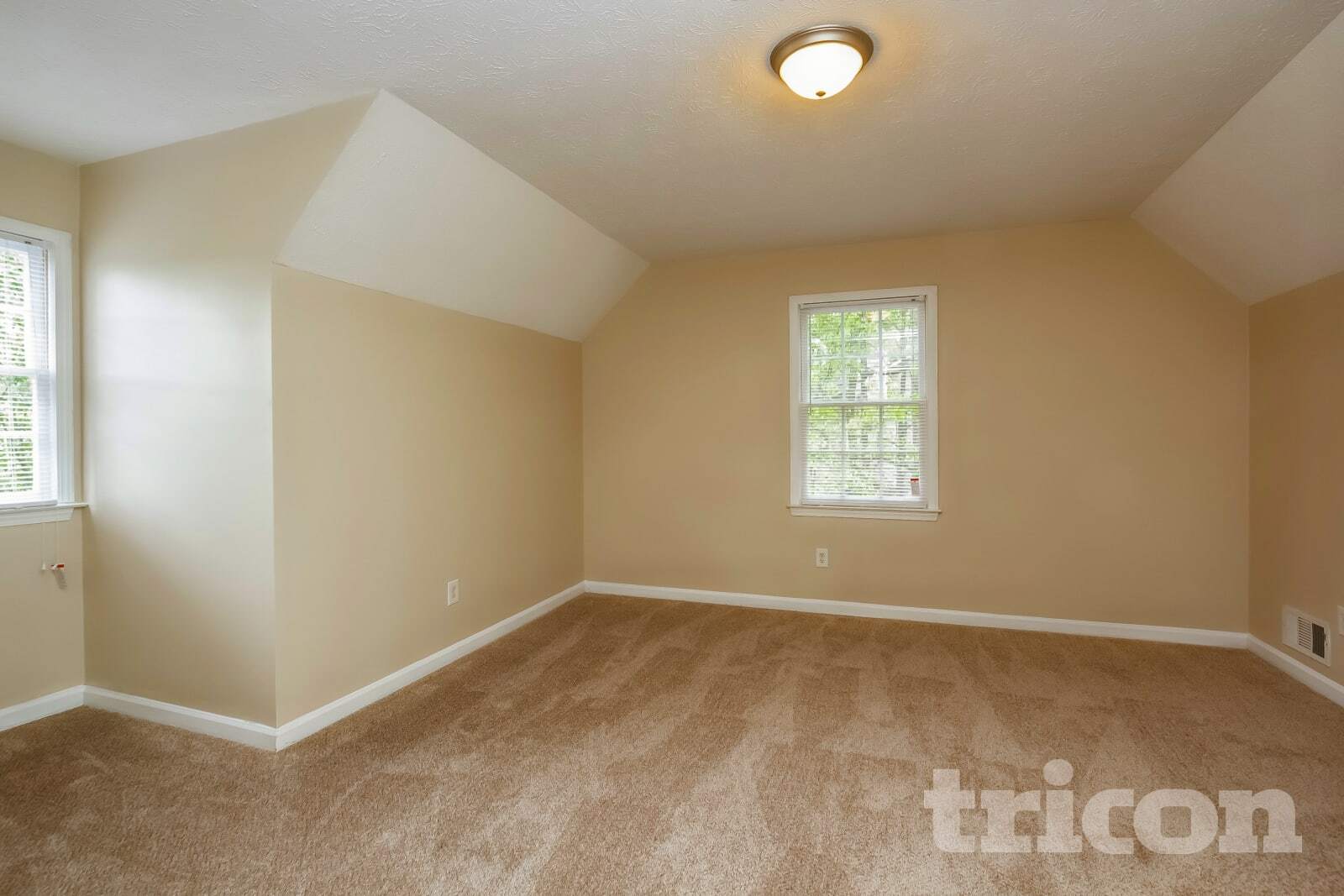 Building Photo - 16 Little John Way