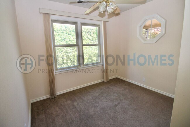 Building Photo - 130 Suffield Ave