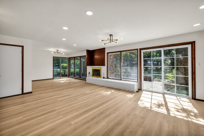 Building Photo - 5611 S Trenton Ave