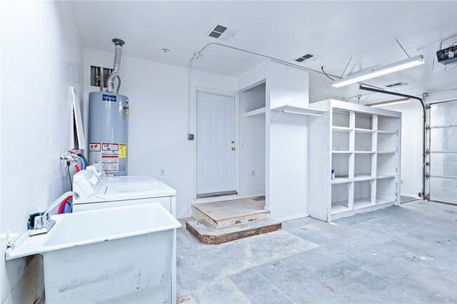 Building Photo - 1453 Luna Ln