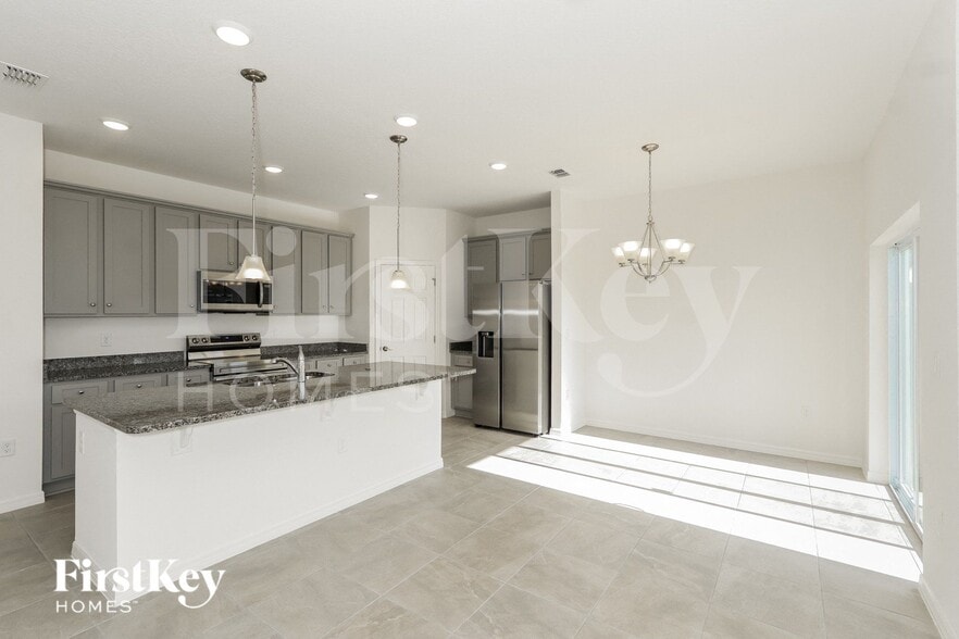 Building Photo - 531 Crown Rose Dr