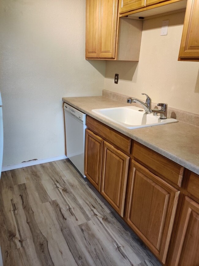 Building Photo - Cozy 1 bedroom in the heart of Kingsgate neighborhood