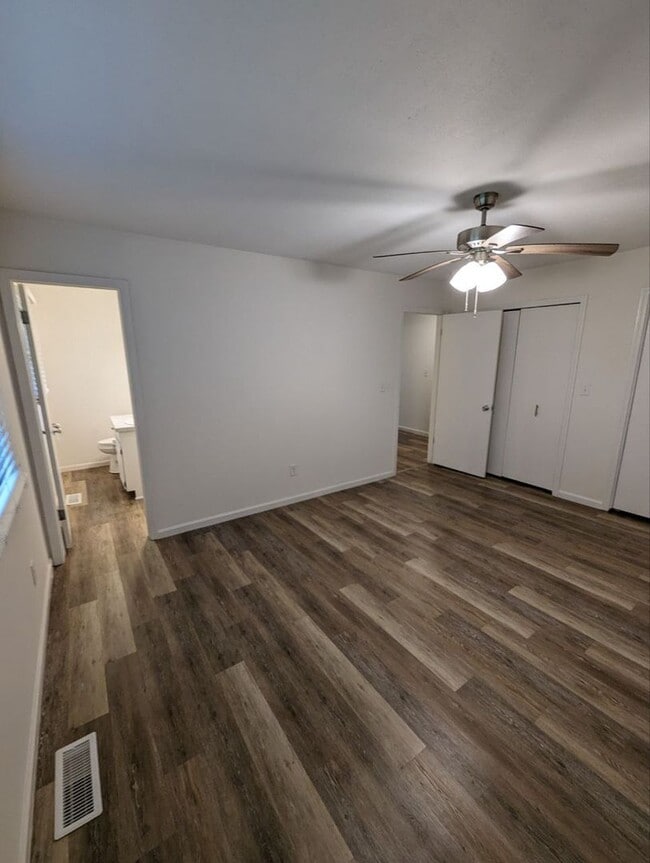 Building Photo - Primrose Market Place - Battlefield Mall A...