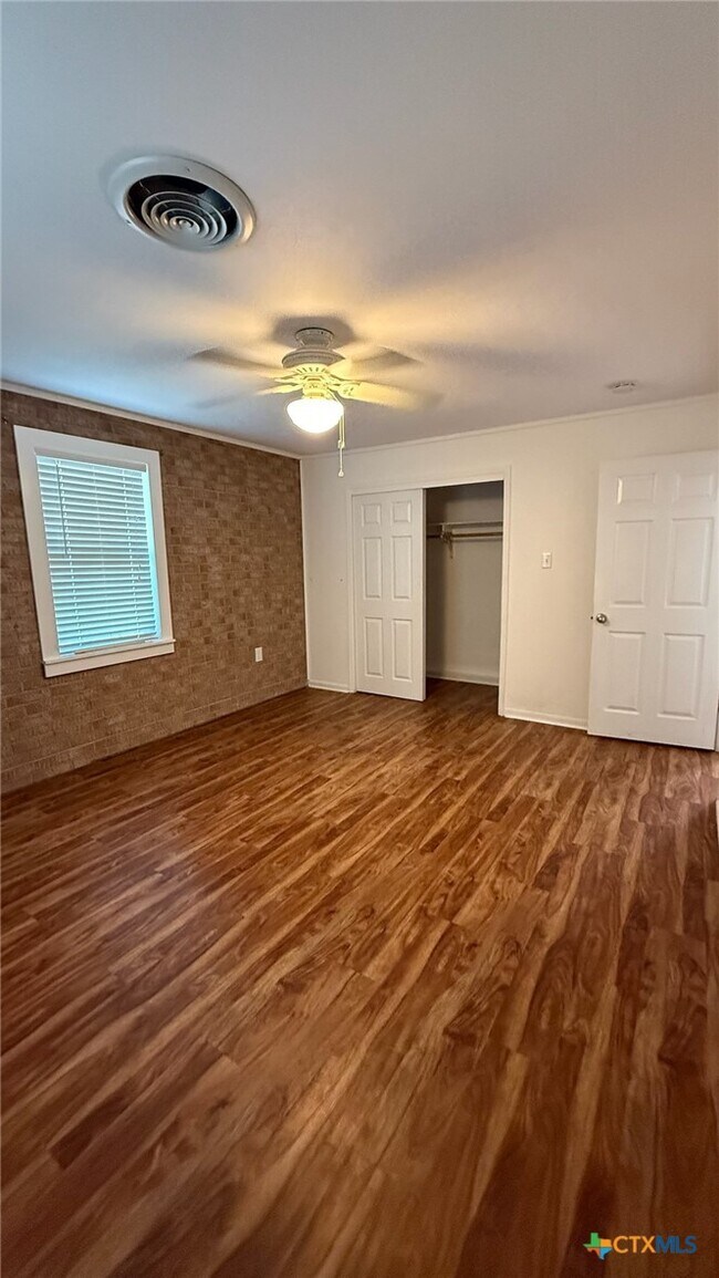 Building Photo - 301 Highland Dr