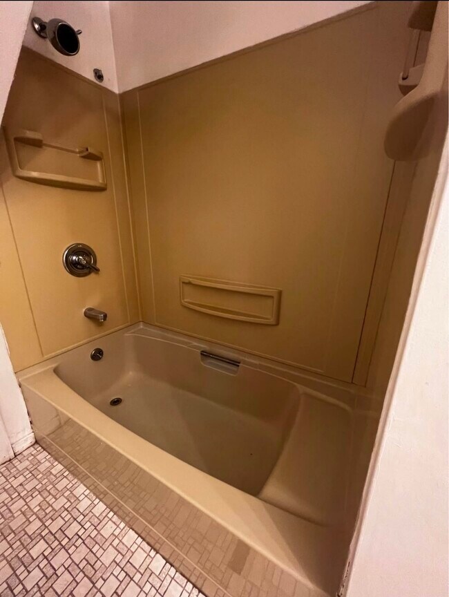 Building Photo - 72 Prospect St