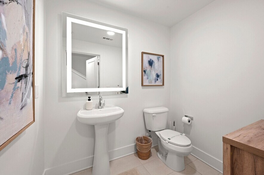 Building Photo - 230 Bill Kennedy Wy SE