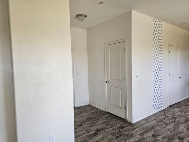 Building Photo - Single Family Home!!