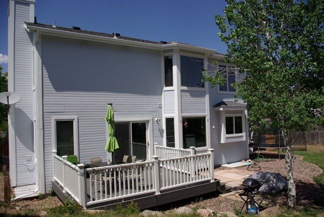 Building Photo - 6bed/4bath oversized 2 car garage fenced in back yard Cheyenne Mountain School District