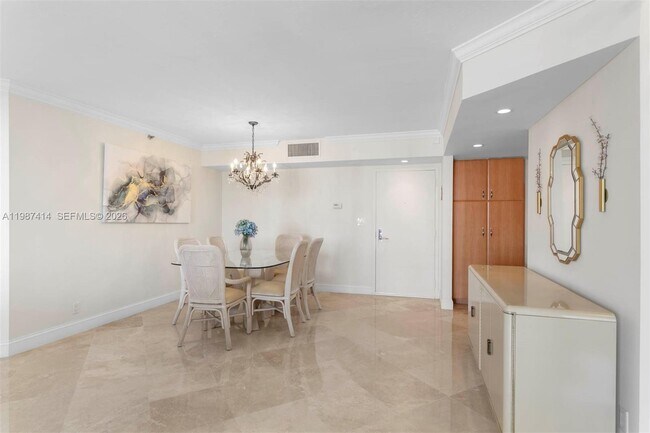 Building Photo - 3600 Mystic Pointe Dr