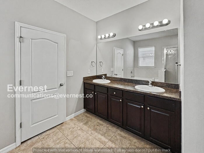 Building Photo - 11602 Warren Oaks Pl