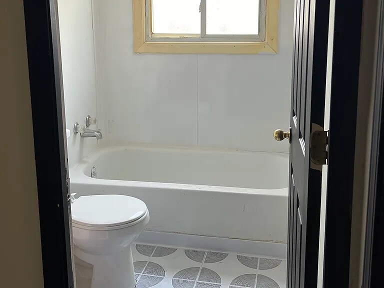 Building Photo - 133 St Thomas Ln