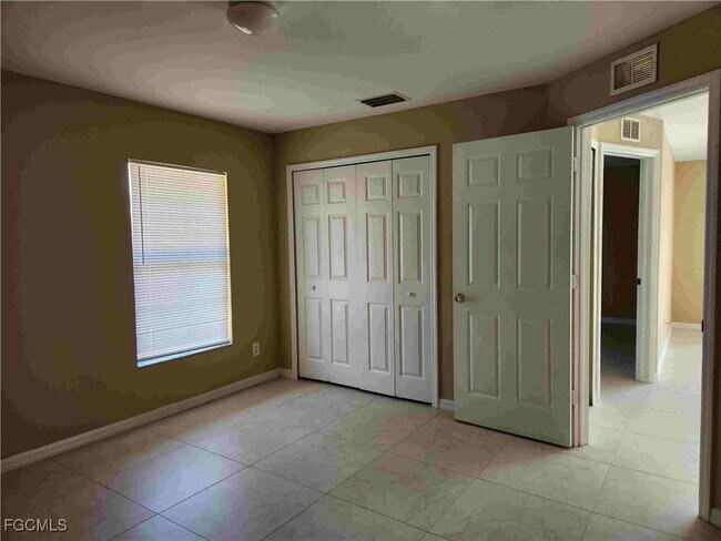 Building Photo - 711 Jack Ave S