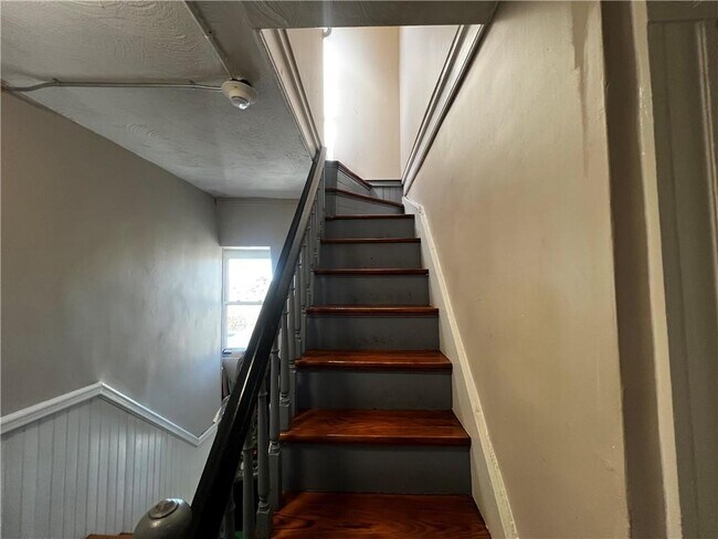 Building Photo - 235 Spring St