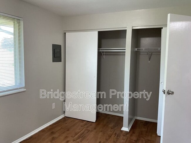 Building Photo - 4953 Leeper St