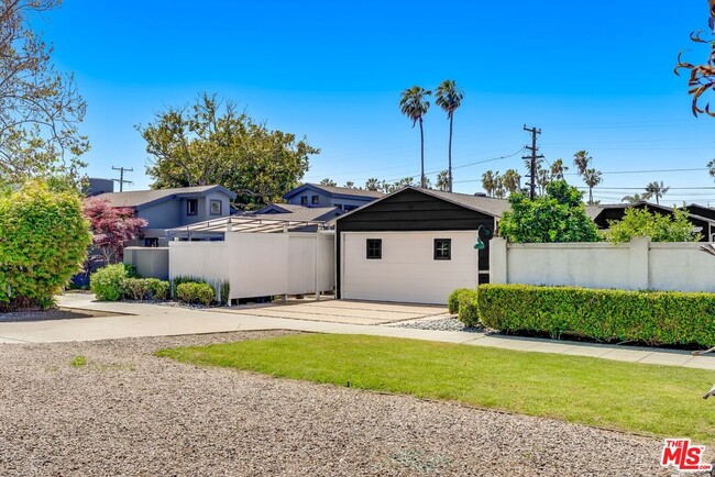 Building Photo - 8176 La Jolla Shores Dr
