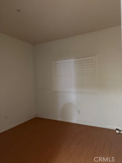 Building Photo - 11347 Elwood Ave