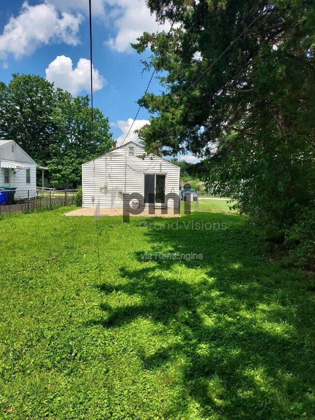 Building Photo - 1719 W Olive St