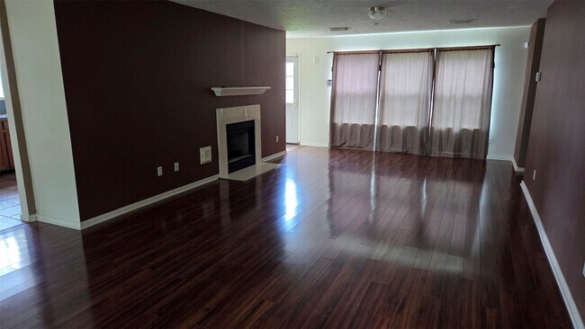 Building Photo - 10822 Glenora Dr