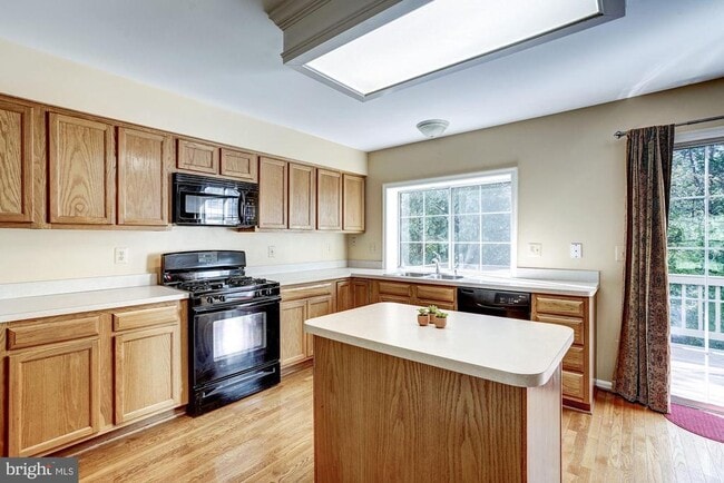 Building Photo - 43315 Parlor Square