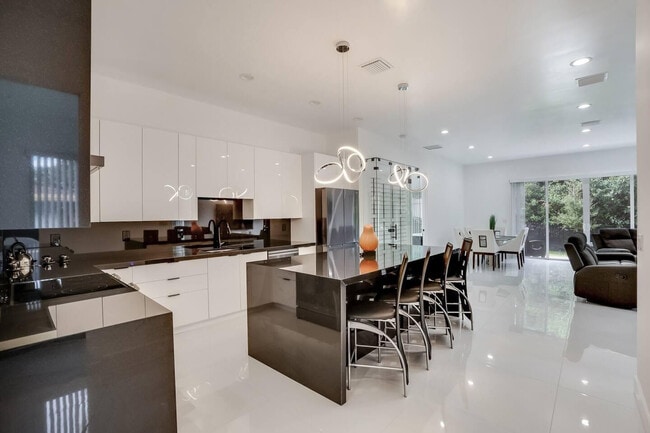 Building Photo - 2962 NW 10th Ct