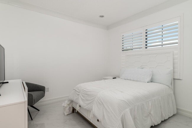 Building Photo - 8092 Lemon Serpentine Ln
