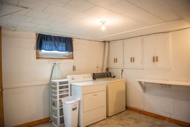 Building Photo - 1 Bed 3/4 Bath basement apartments by CMU ...
