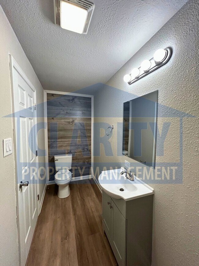 Building Photo - 3739/3741 Dixie Court Dr. SE