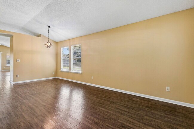 Building Photo - Single-Story OakLeaf Plantation Home Near Shopping, Schools and Recreation
