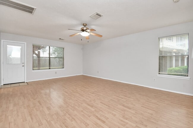 Building Photo - 3919 Rolling Springs Ln